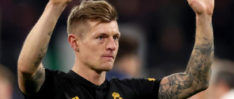 Toni Kroos awarded “Best Midfielder of the Year”.